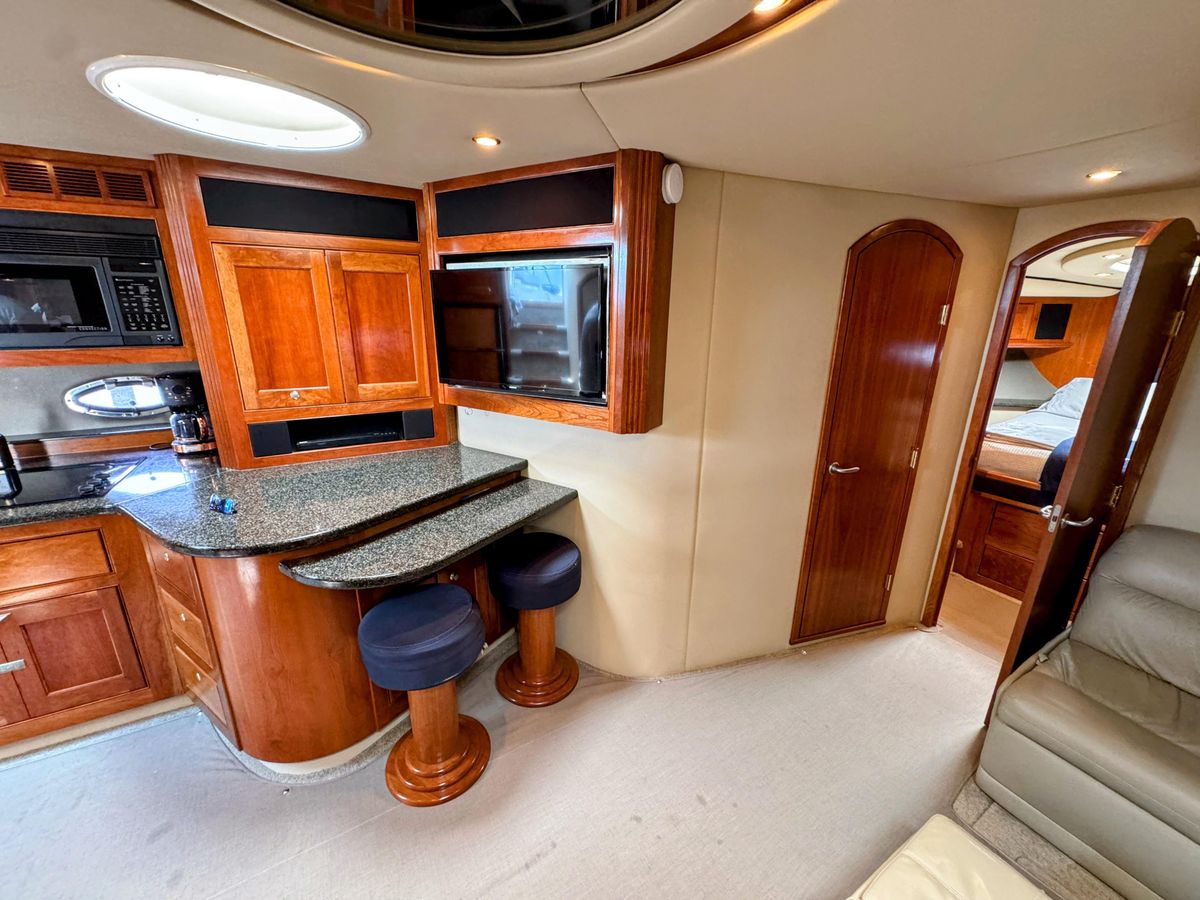 2005 Cruisers Yachts 54 
