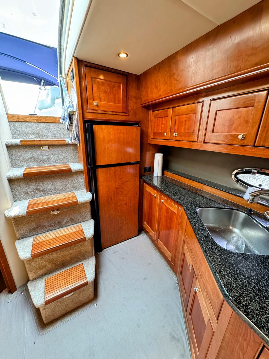 2005 Cruisers Yachts 54 