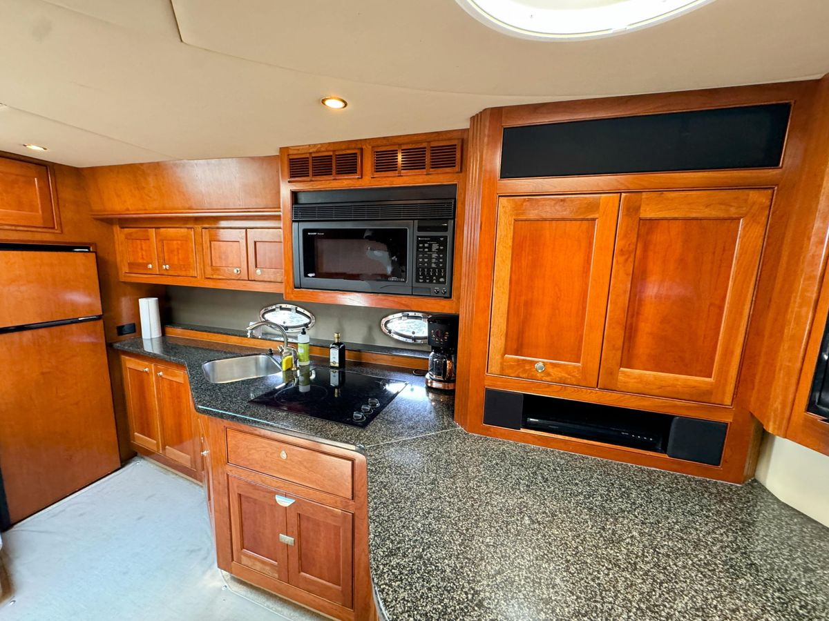 2005 Cruisers Yachts 54 