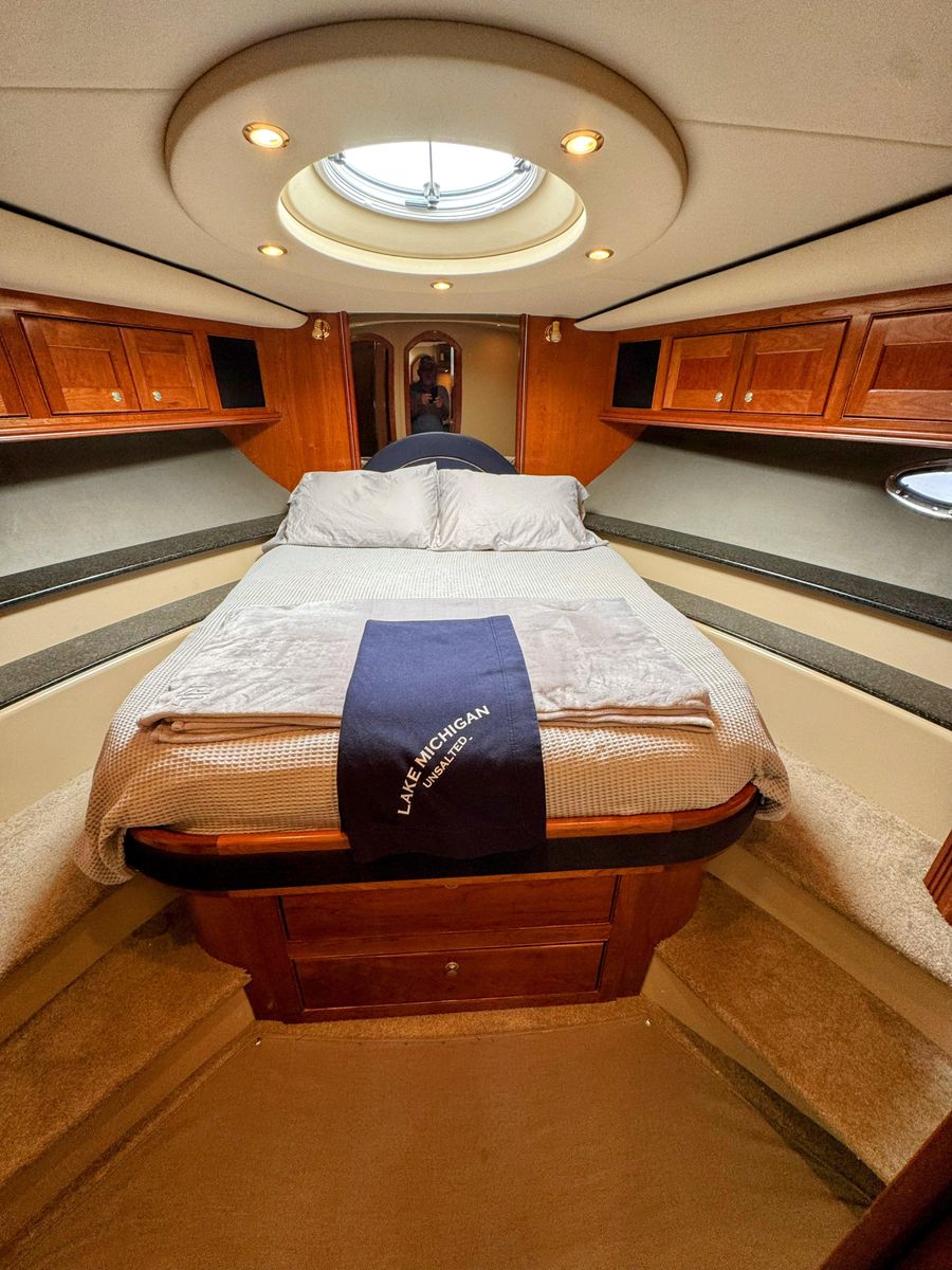 2005 Cruisers Yachts 54 