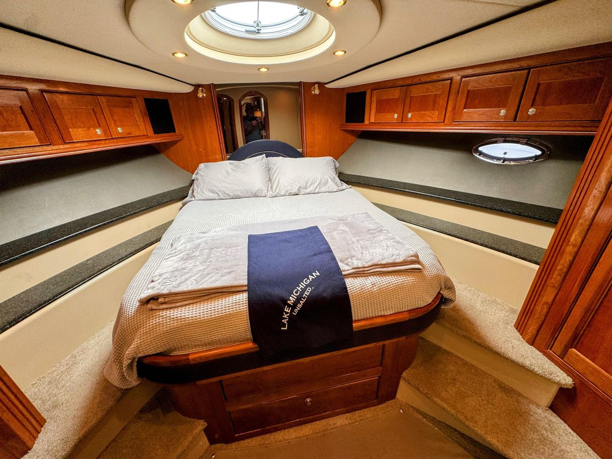 2005 Cruisers Yachts 54 