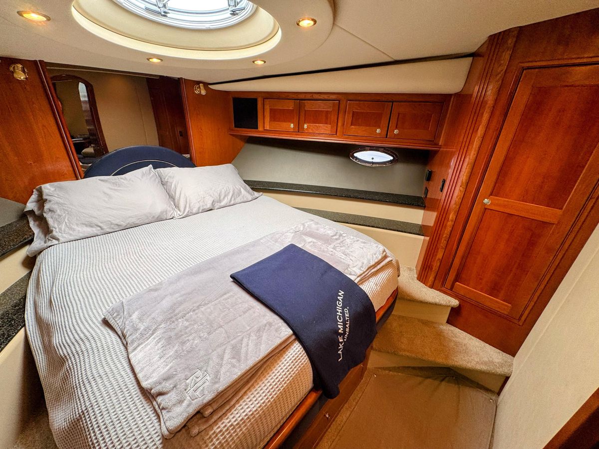 2005 Cruisers Yachts 54 