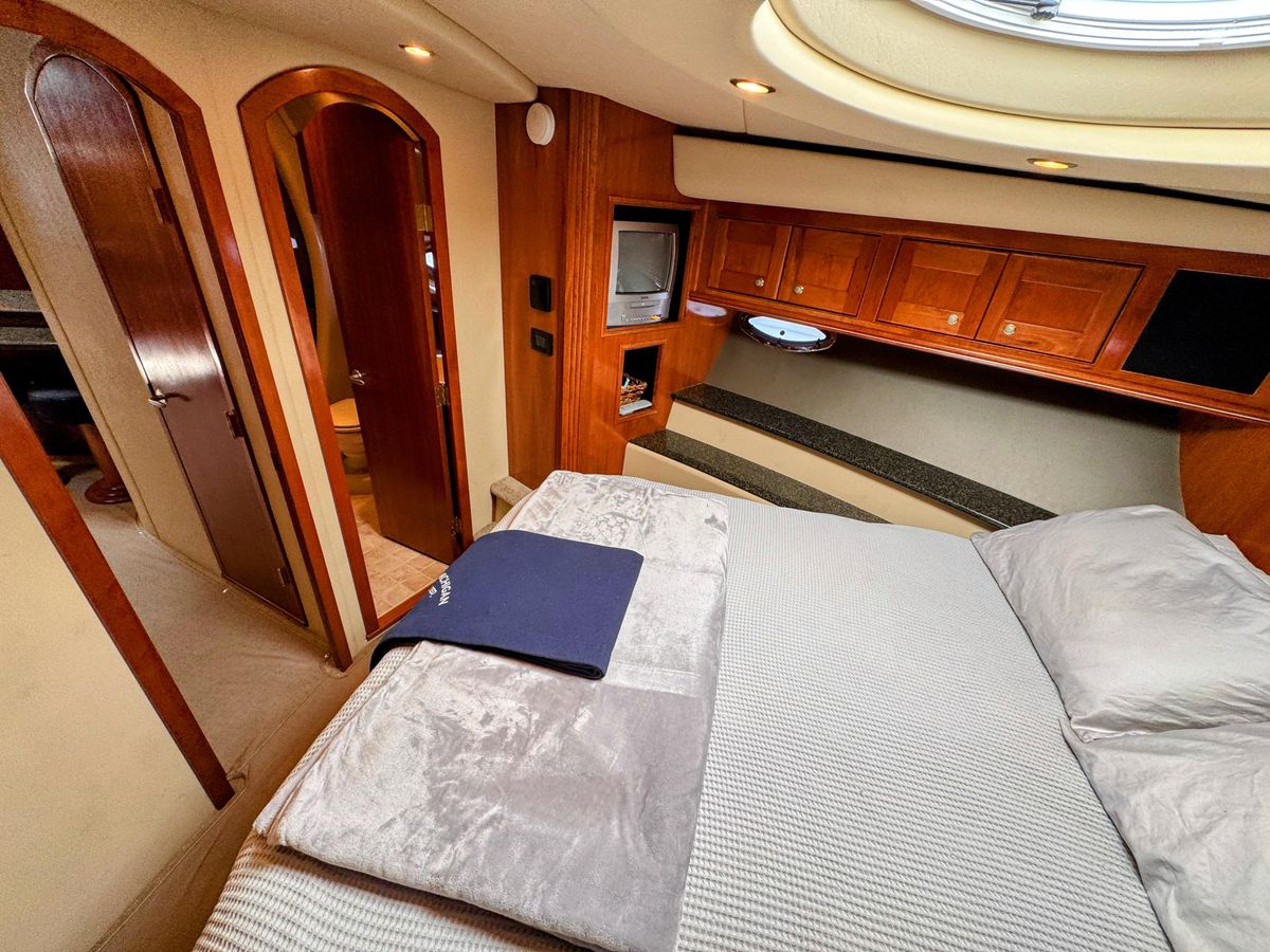 2005 Cruisers Yachts 54 