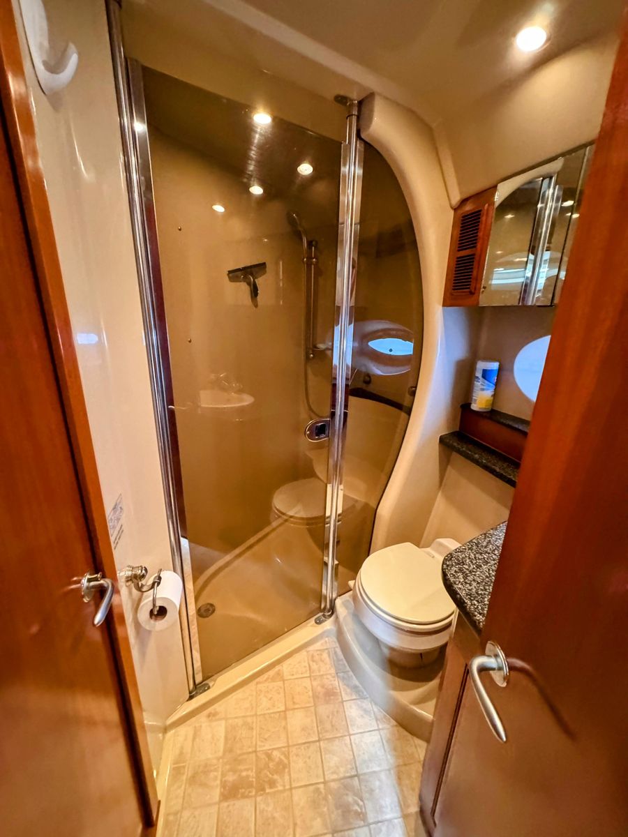 2005 Cruisers Yachts 54 