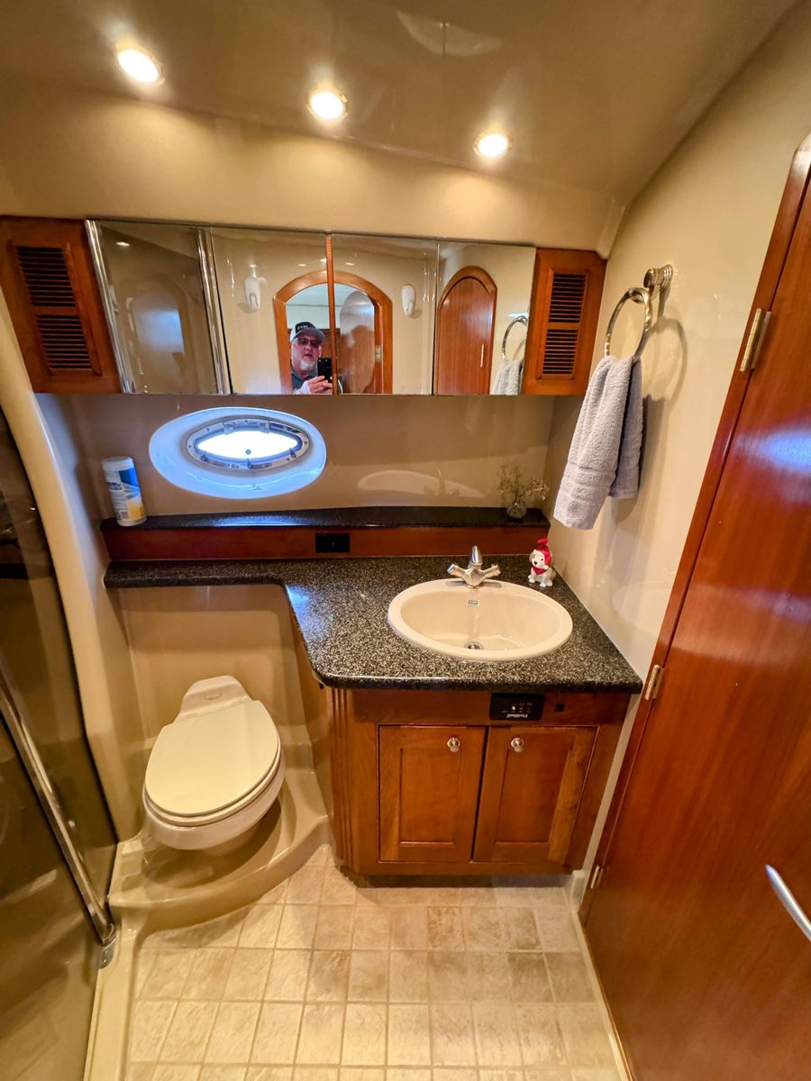 2005 Cruisers Yachts 54 