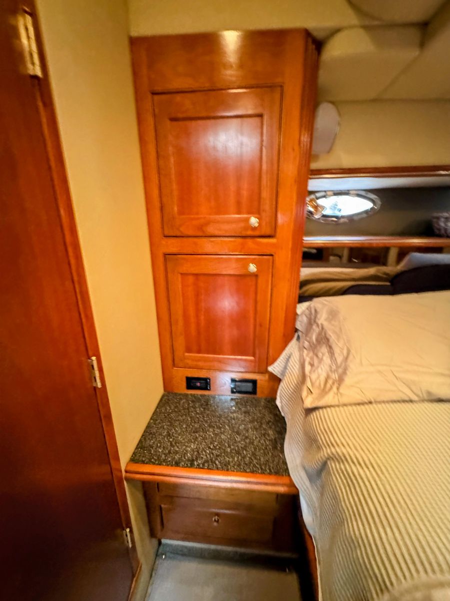 2005 Cruisers Yachts 54 