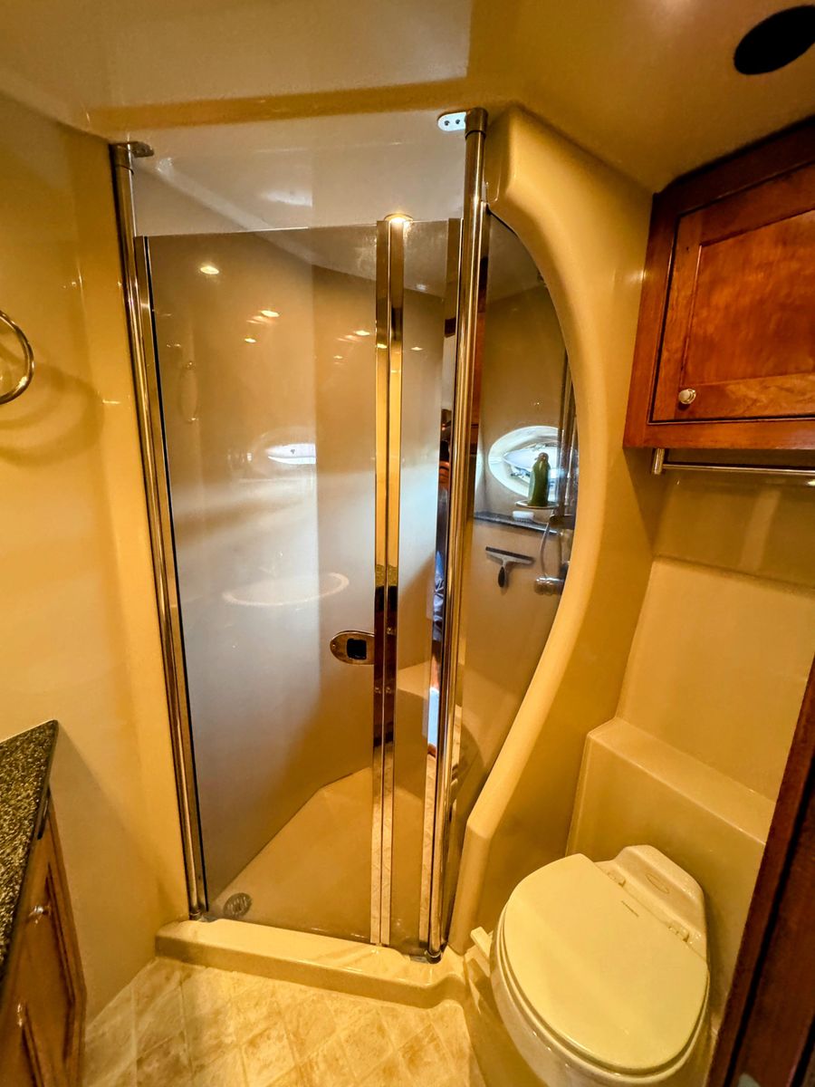 2005 Cruisers Yachts 54 