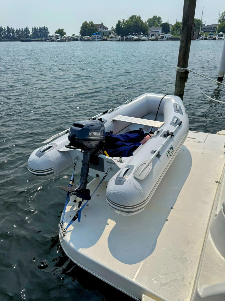 2005 Cruisers Yachts 54 