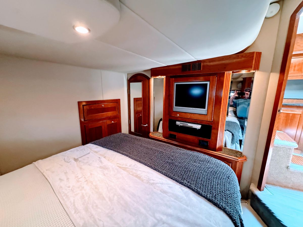 2005 Cruisers Yachts 54 