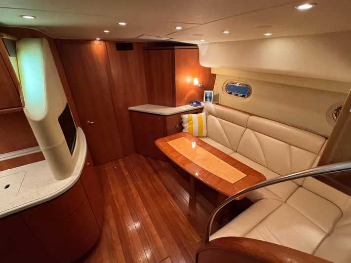 Blue Horseshoe Yacht Photos Pics 