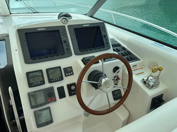 Blue Horseshoe Yacht Photos Pics 