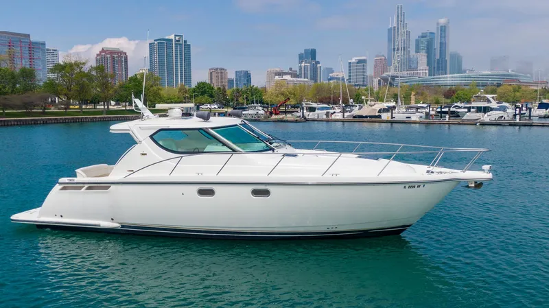 Blue Horseshoe Yacht Photos Pics 