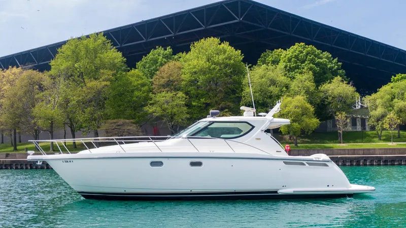 Blue Horseshoe Yacht Photos Pics 