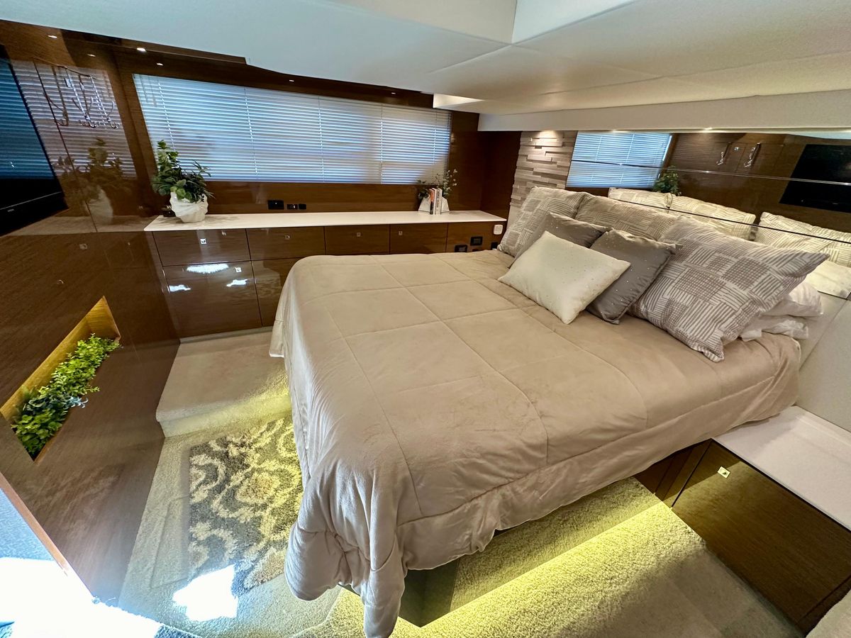 2020 Cruisers Yachts 50 