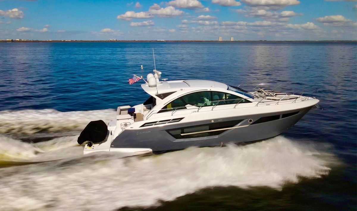 2020 Cruisers Yachts 50 