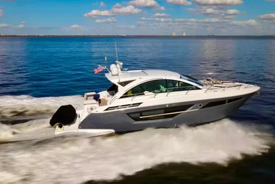 Cruisers Yachts 50 Cantius