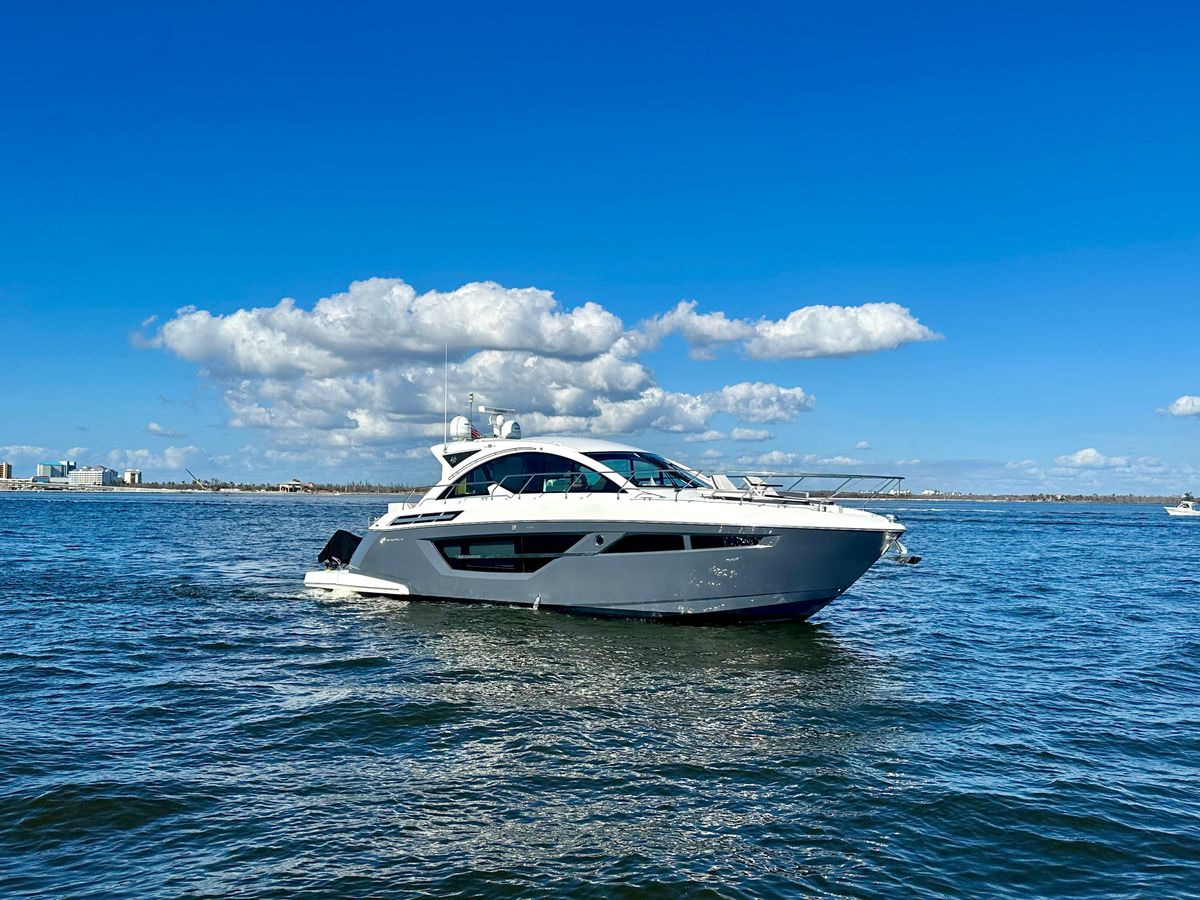 2020 Cruisers Yachts 50 