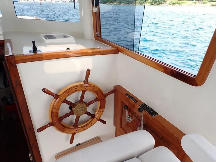 Blue Jacket Yacht Photos Pics Launch 45 BLUE JACKET - Pilothouse Helm