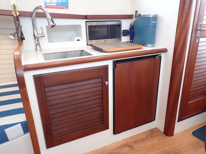 Blue Jacket Yacht Photos Pics Launch 45 BLUE JACKET - Galley