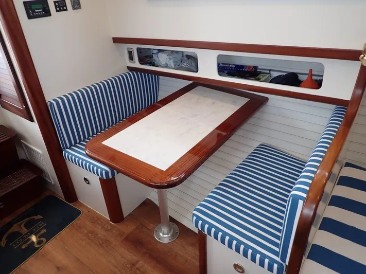 Blue Jacket Yacht Photos Pics Launch 45 BLUE JACKET - Dinette Seating