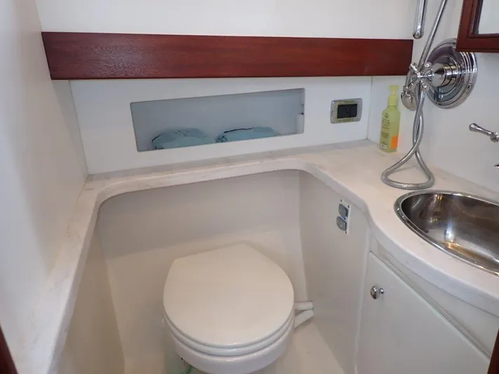 Blue Jacket Yacht Photos Pics Launch 45 BLUE JACKET - Head Compartment