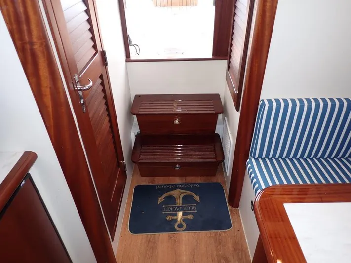 Blue Jacket Yacht Photos Pics Launch 45 BLUE JACKET - Cabin Entrance Stairs