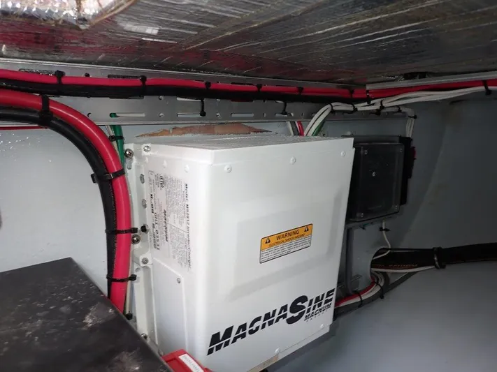 Blue Jacket Yacht Photos Pics Launch 45 BLUE JACKET - Engine Room