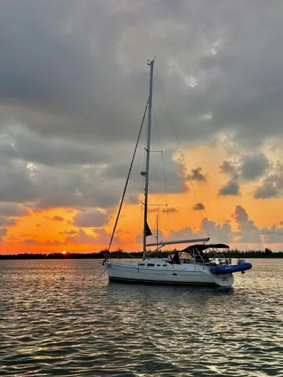 Mischievous Mermaid Yacht Photos Pics 