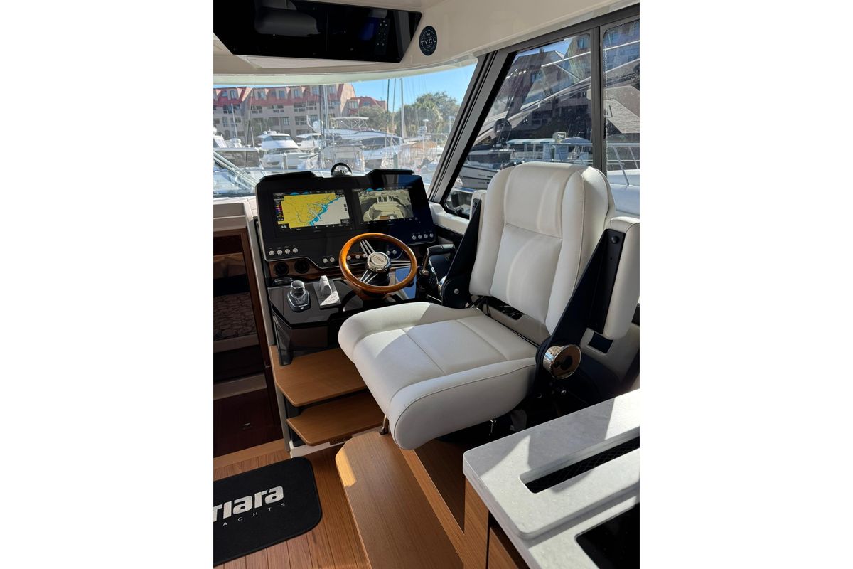 2025 Tiara Yachts 43 