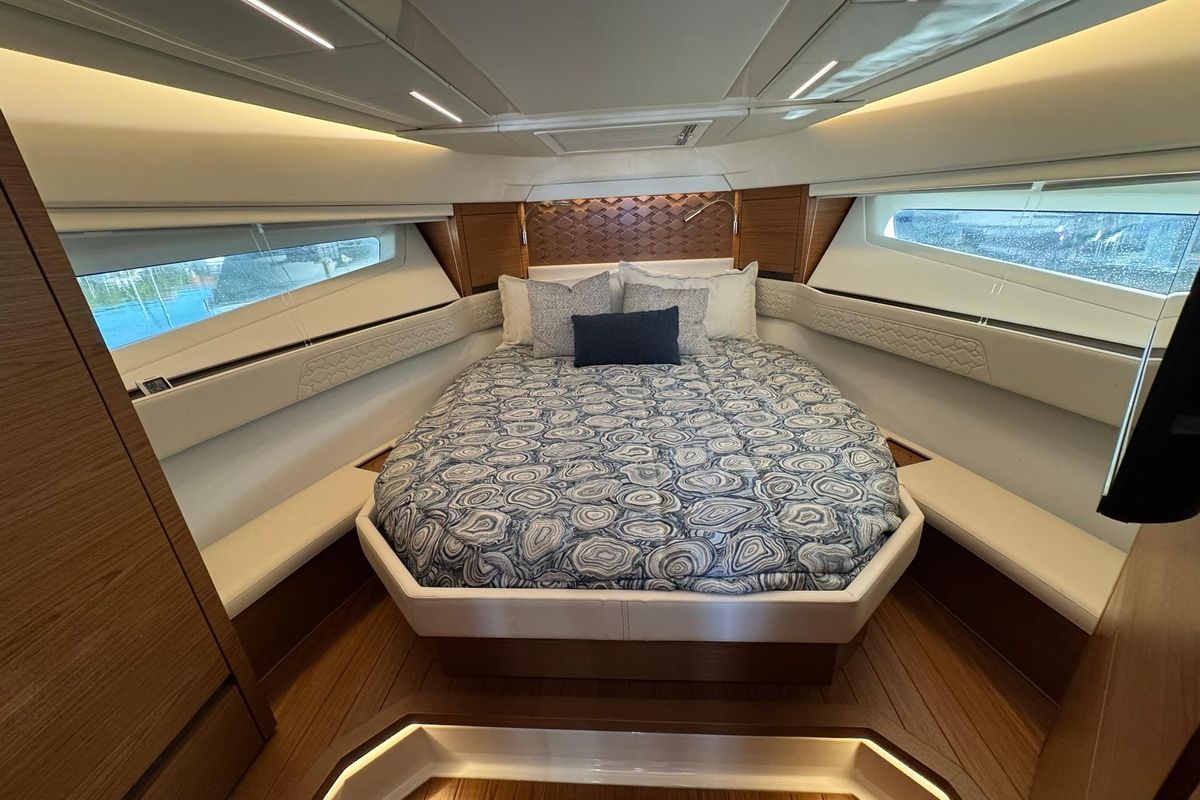 2025 Tiara Yachts 43 
