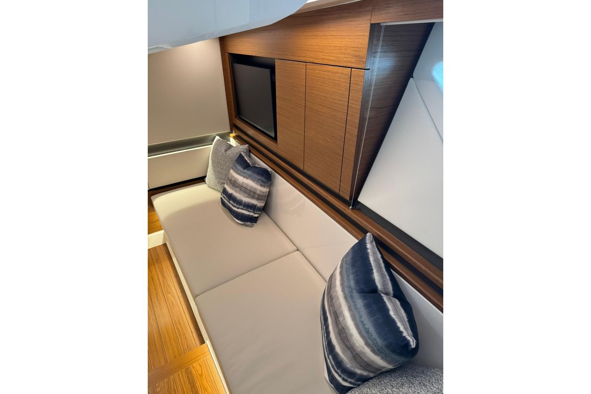 2025 Tiara Yachts 43 