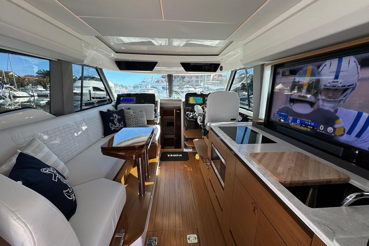 2025 Tiara Yachts 43 