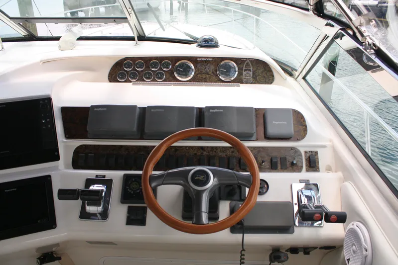 Knot Ez II Yacht Photos Pics Cockpit of 1998 Sea Ray 450 Sundancer with steering wheel and control panels.