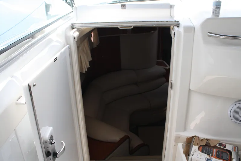 Knot Ez II Yacht Photos Pics 1998 Sea Ray 450 Sundancer cabin entrance with visible interior seating.