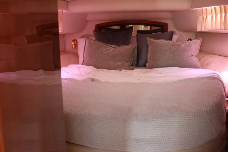 Knot Ez II Yacht Photos Pics Luxurious bedroom interior of 1998 Sea Ray 450 Sundancer yacht with plush bedding.