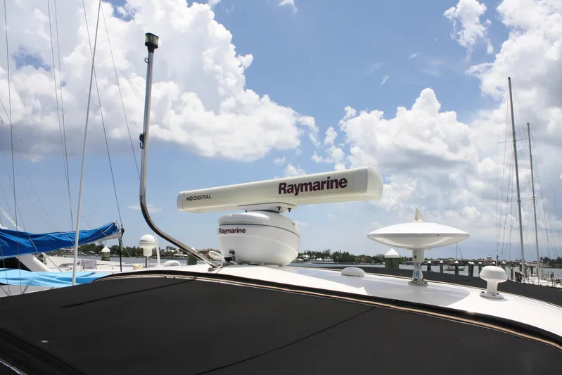 Knot Ez II Yacht Photos Pics Radar equipment on 1998 Sea Ray 450 Sundancer yacht under a cloudy sky.