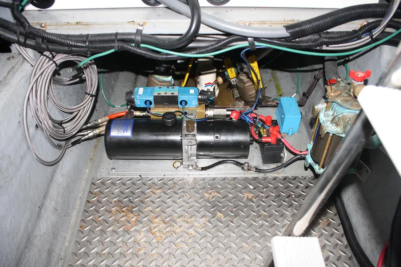 Knot Ez II Yacht Photos Pics Engine compartment of 1998 Sea Ray 450 Sundancer with hydraulic and electrical components.