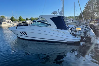 Cruisers Yachts 350 Express