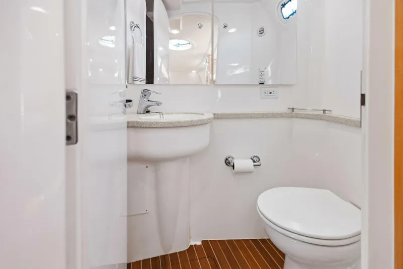  Yacht Photos Pics 2015 Intrepid 475 Panacea bathroom with modern fixtures and wooden flooring.