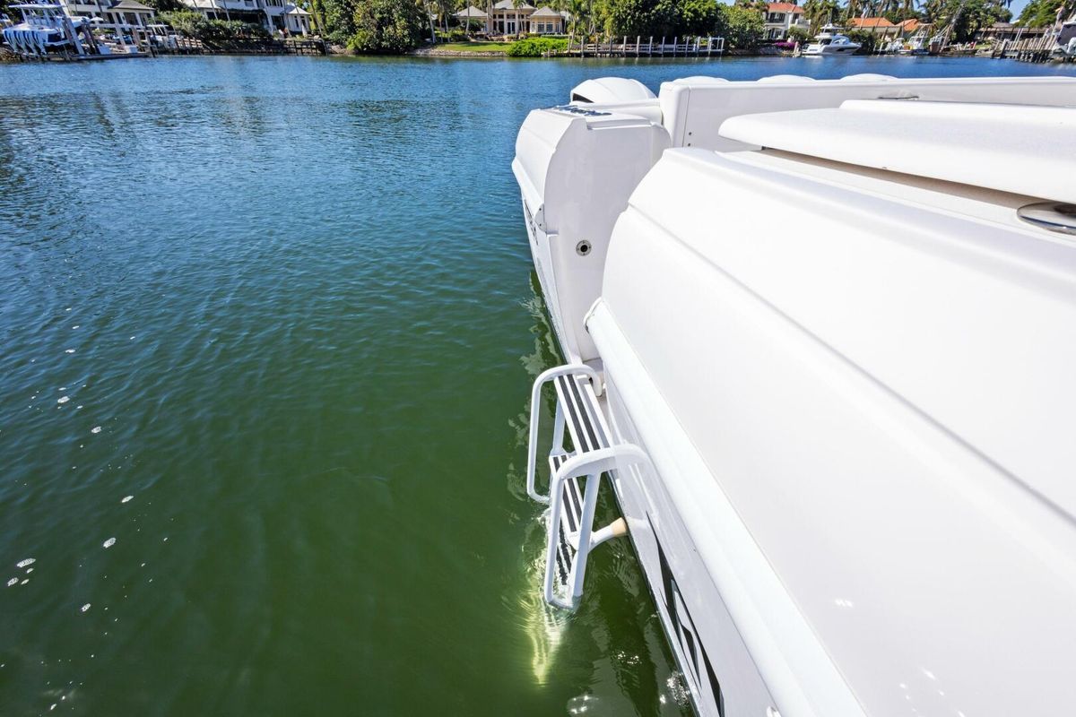 2015 Intrepid 47 