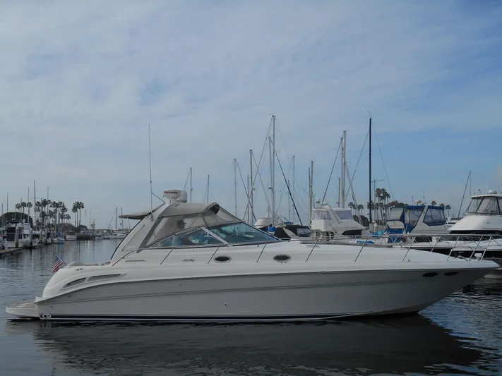 Cygnus Yacht Photos Pics 2000 Sea Ray Sundancer 410 yacht docked in a marina with sailboats.