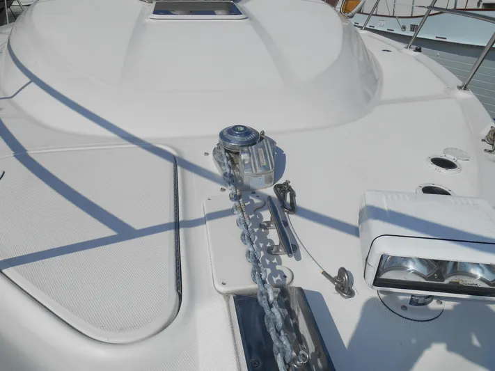 Cygnus Yacht Photos Pics Bow deck of 2000 Sea Ray Sundancer 410 with anchor chain and winch.