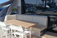 {E} Dinette