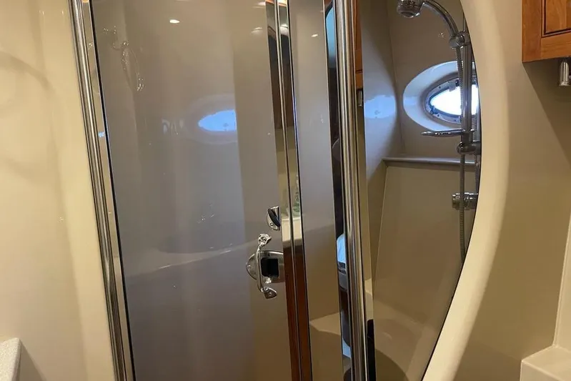  Yacht Photos Pics Luxurious shower area in 2003 Cruisers Yachts 5470 Express boat.