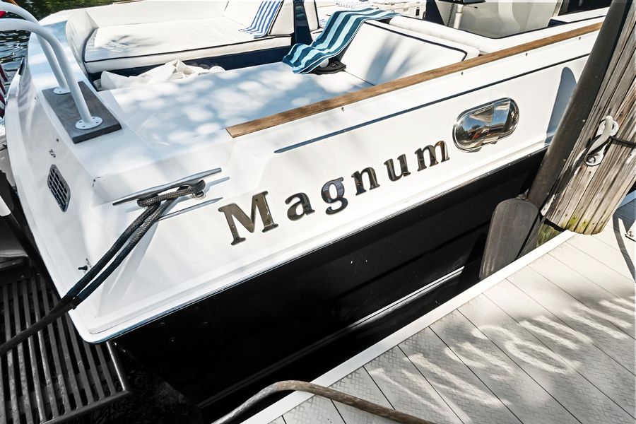 1984 Magnum 53