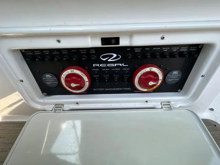 Sick If Needed Yacht Photos Pics 2015 Regal 32 Express battery management panel with control switches and dials.