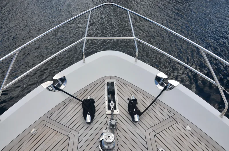Trade Yacht Photos Pics Princess 67- Foredeck