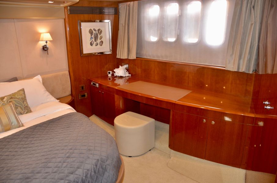 2006 Princess 67 Flybridge