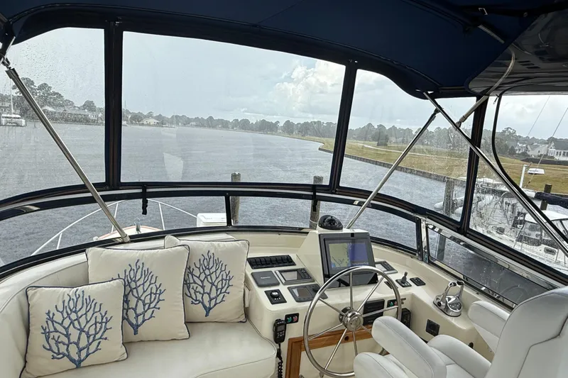 Starlite Yacht Photos Pics Flybridge Helm and Seating