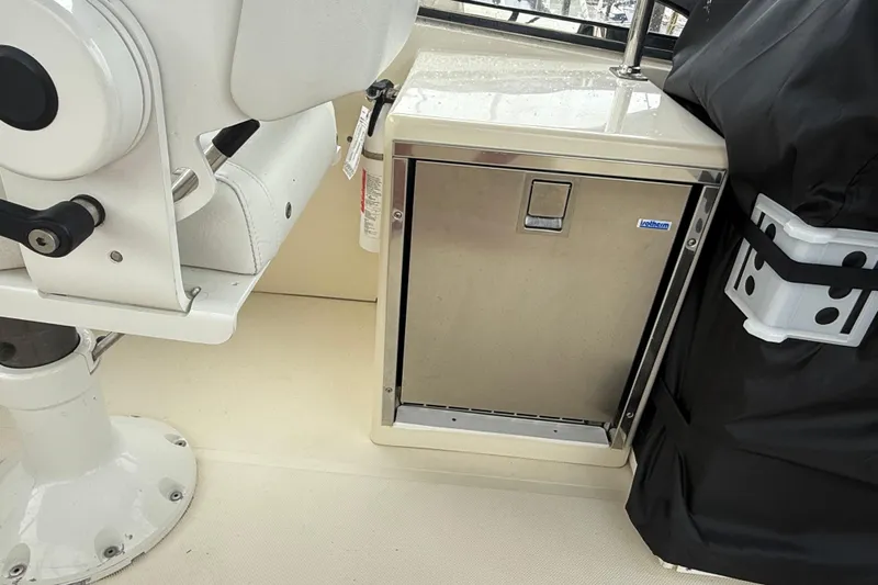 Starlite Yacht Photos Pics Flybridge Icemaker